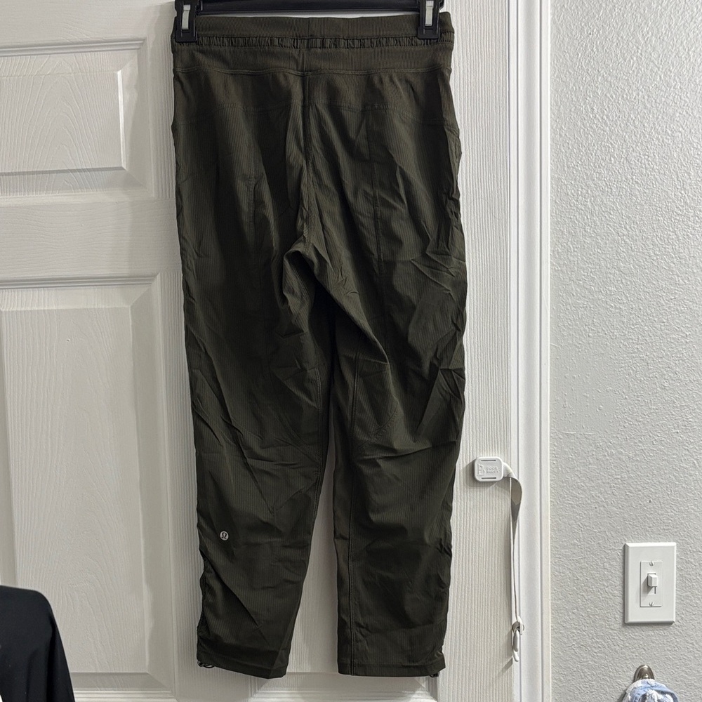 Lululemon Athletica Dance Studio Crop